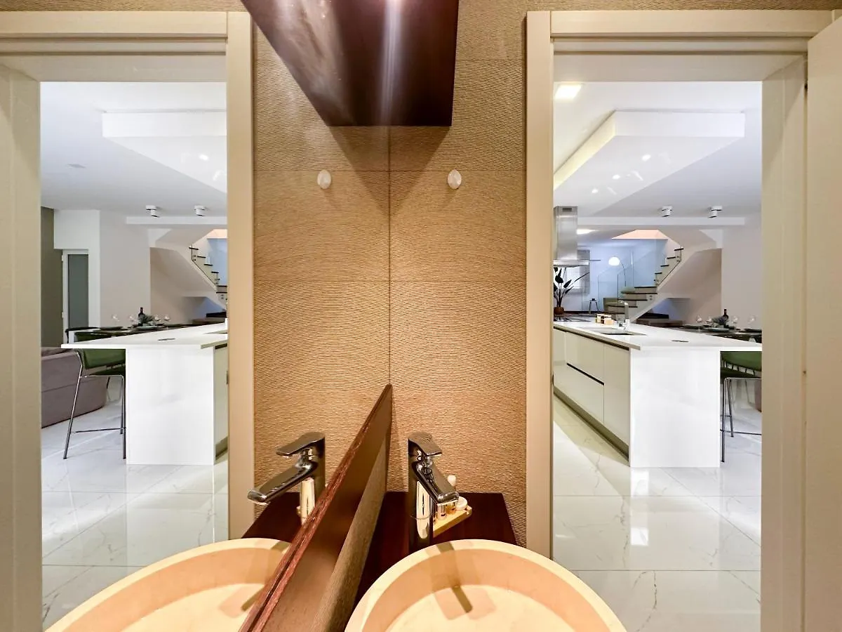 Duplex Maisonette Sliema With Jacuzzi By Arcobnb 0*,  Μάλτα