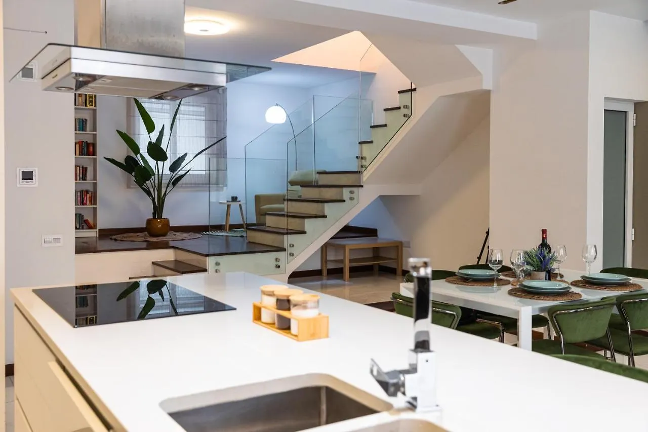 Duplex Maisonette Sliema With Jacuzzi By Arcobnb
