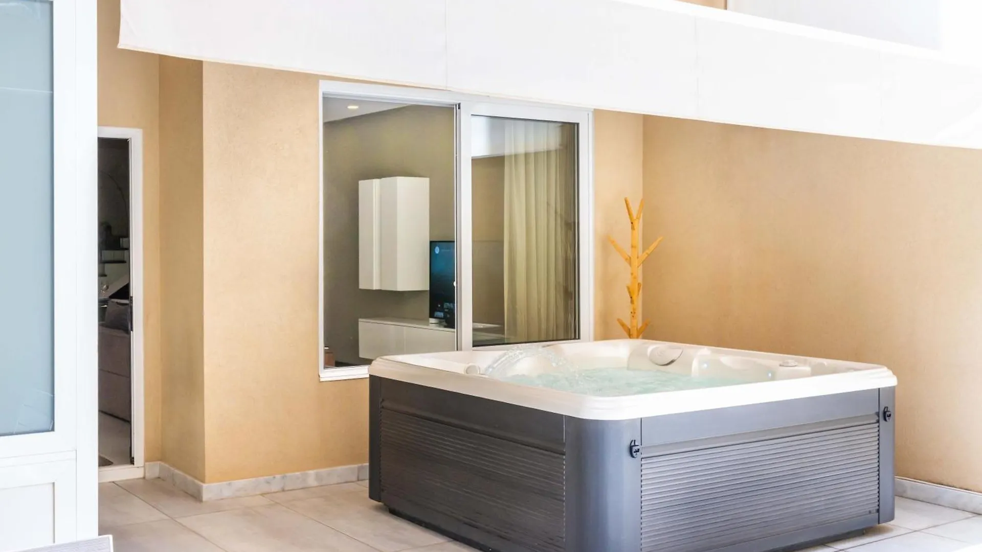 Apartment Duplex Maisonette Sliema With Jacuzzi By Arcobnb