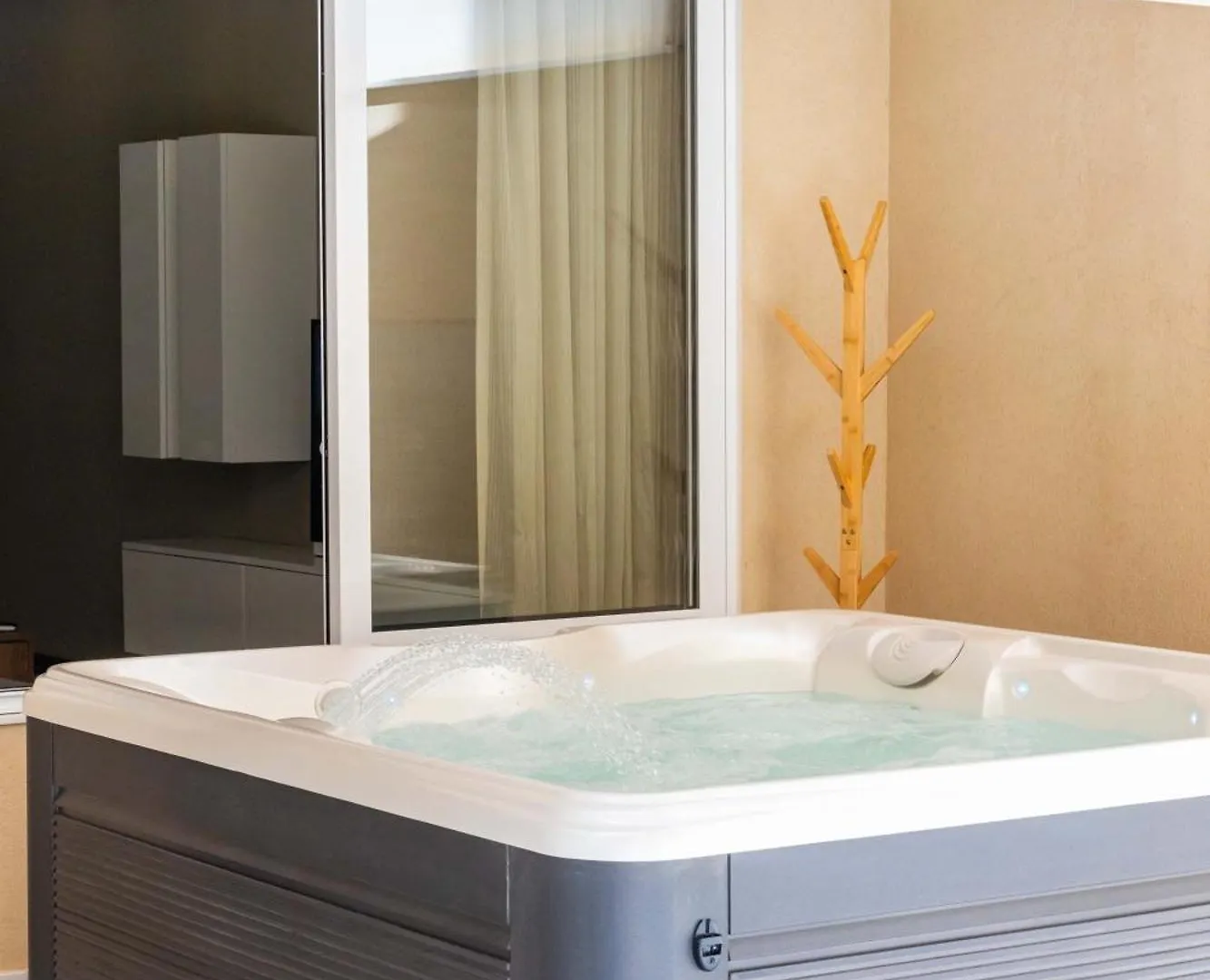 Duplex Maisonette Sliema With Jacuzzi By Arcobnb