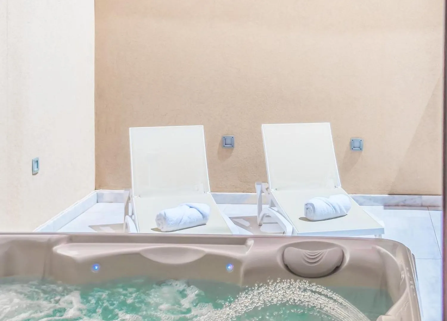 Duplex Maisonette Sliema With Jacuzzi By Arcobnb